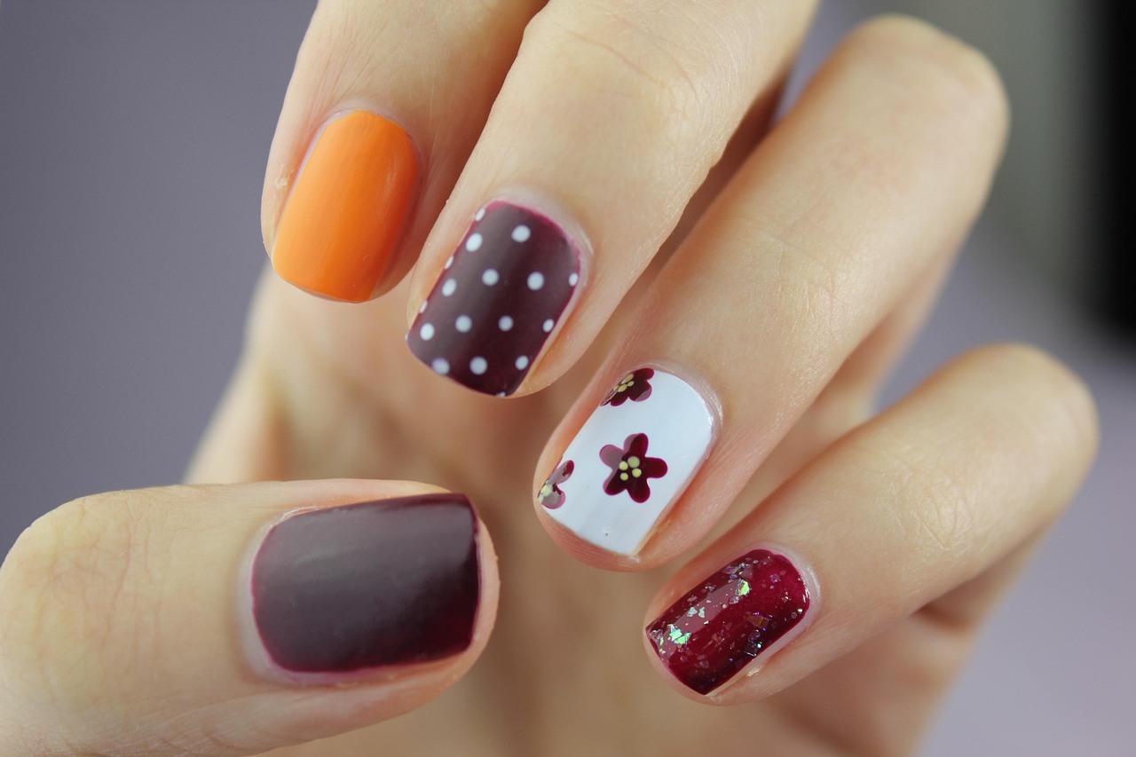 Nail Art de Autor con Mano Alzada